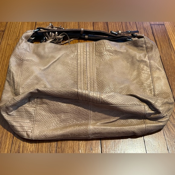 Elegant Tan Leather Hobo Bag - Picture 3 of 15